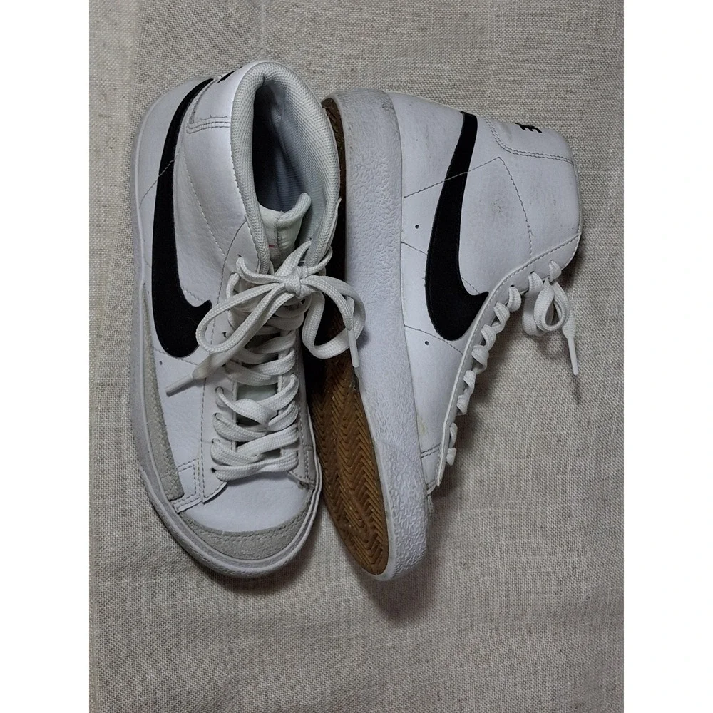 Nike Blazer Mid 77 White Black High Top Sneakers DA4086-100 Kids Size 3.5Y